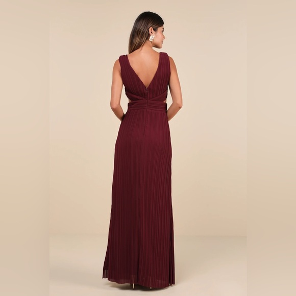 NWT | Lulus | Burgundy Pleated Maxi Dress - Picture 2 of 5